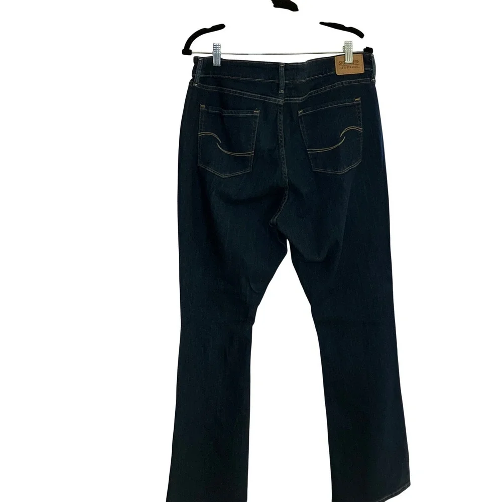 Signature by Levi Strauss Mid Rise Woman's Size 30 Bootcut Dark Wash Jeans